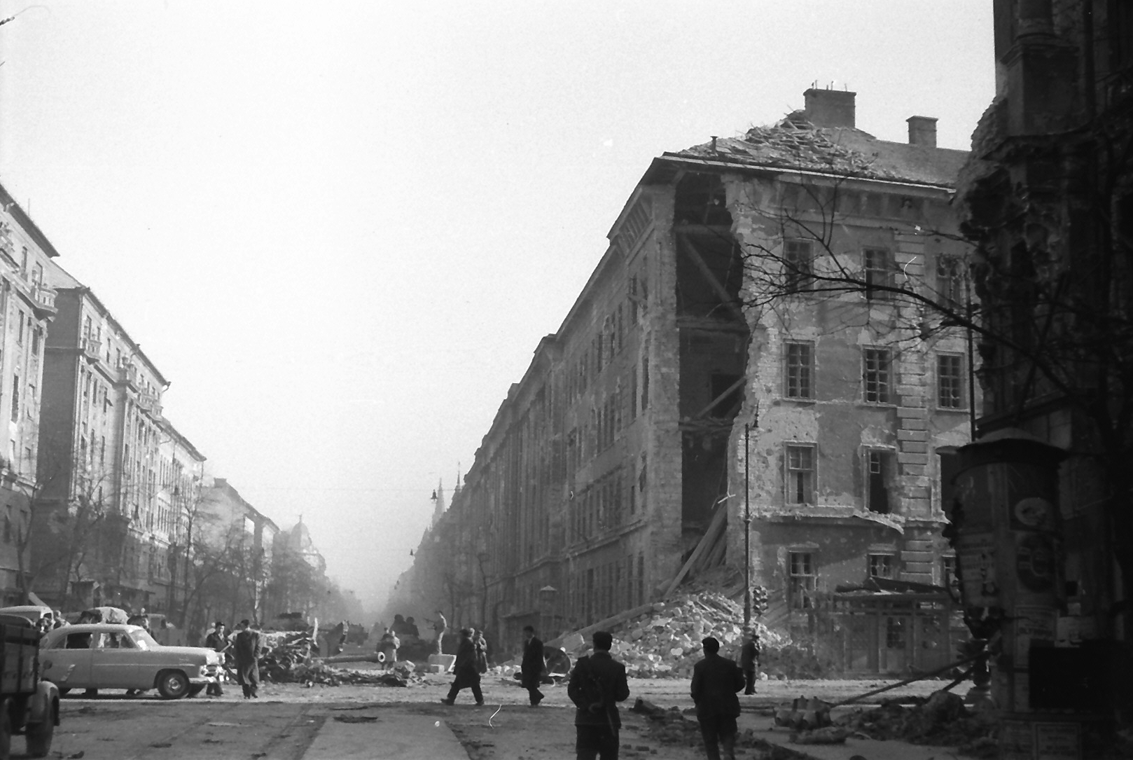 Nagykorut Ulloi ut keresztezodes jobbra a Kilian laktanya 1956